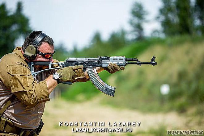 “拉扎列夫战术”展示AKM步枪改装配件 60发四排透明弹匣很抢镜 - 2