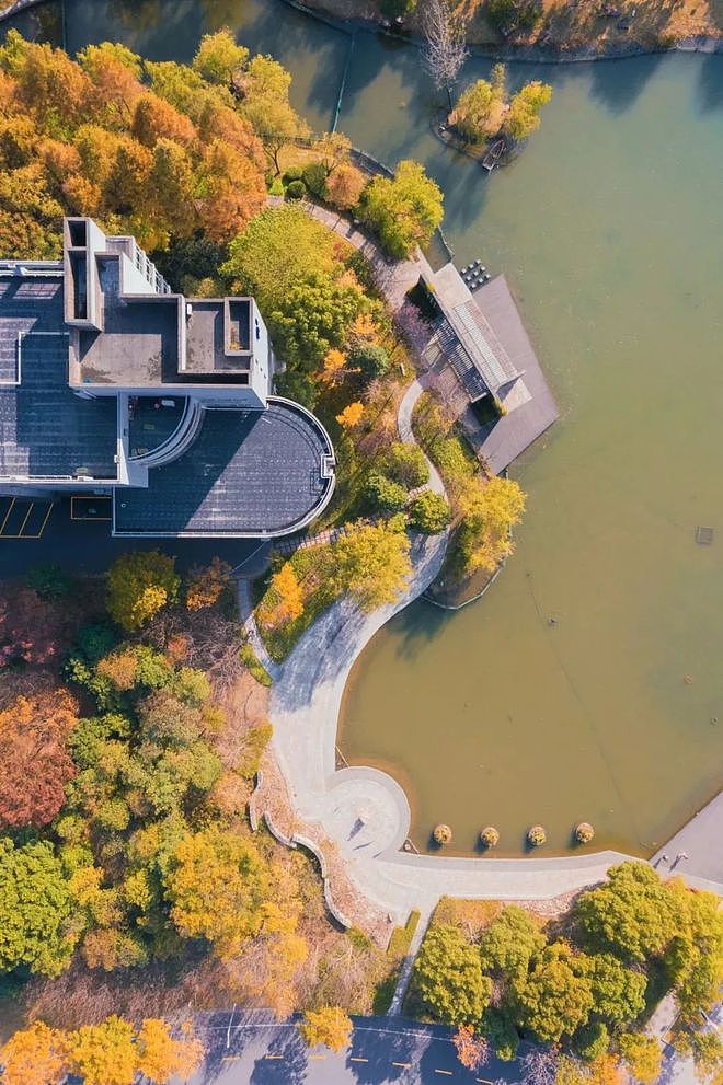 航拍杭州师范大学，马云的母校，风景与西湖一脉相承 - 11