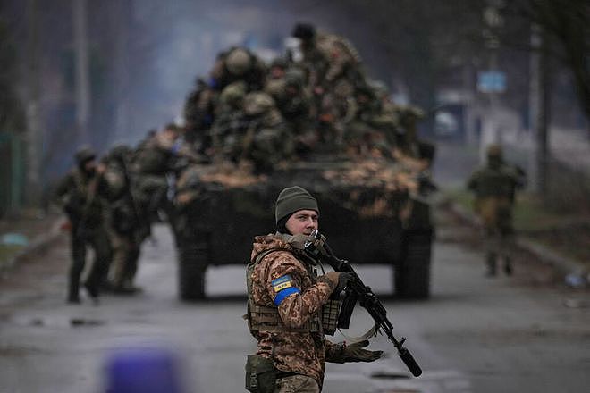 对军事设施袭击仍在继续 俄罗斯评估在乌克兰的“特别军事行动” - 2