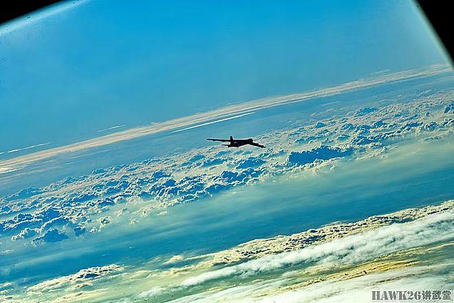 美军两架B-52H飞越欧洲大陆 与多国战机联合训练 展示战略威慑力 - 9