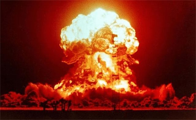 首次氢弹爆炸试验前，邓颖超无意间说出一句话，惹怒了周总理 - 5