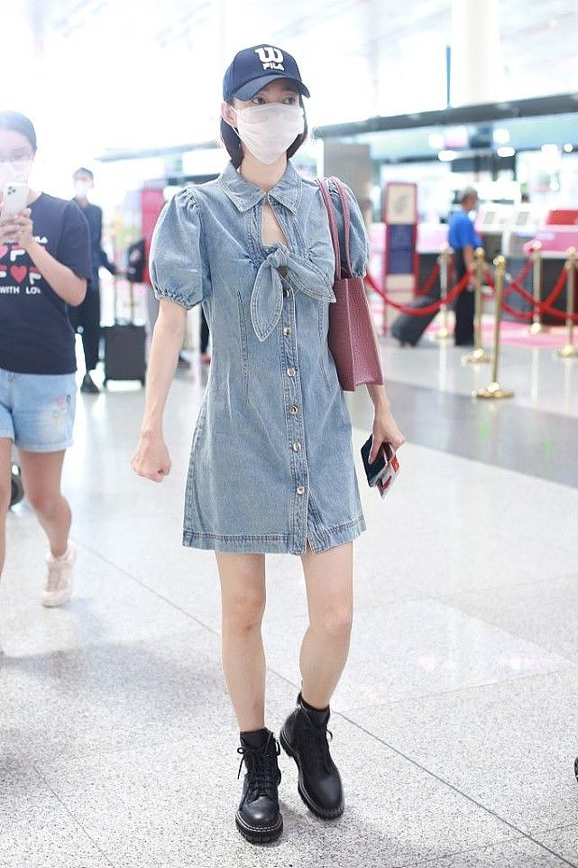 王丽坤的少女感一直在，35岁穿牛仔裙有18岁的样子，又甜又美 - 2