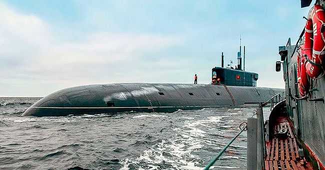 亮出王炸，俄军新型战略核潜艇成功试射洲际导弹，宣誓大国地位 - 1