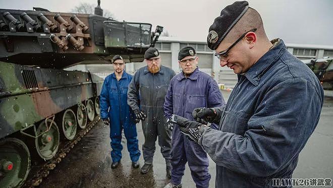德军第414坦克营如何维护豹2A6 车组日常检查 大修要看民间企业 - 1