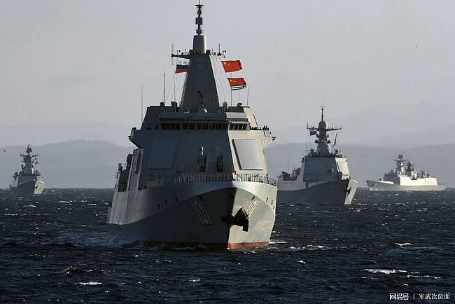 锋芒毕露，055万吨大驱，中国海军远洋作战走向深蓝的旗舰 - 5