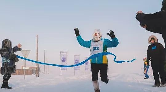 世界最冷马拉松，选手成“冰人”？冬季还能坚持跑步的人太牛了！ - 2