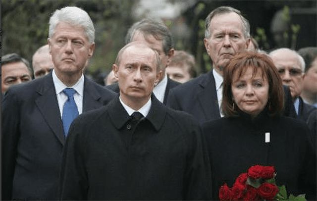 2007年叶利钦葬礼，老布什与克林顿为何同时参加？不仅仅是哀悼 - 1