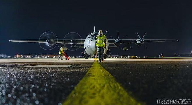 英国空军C-130J“大力神”夜航 飞行员佩戴夜视仪 训练有特殊目的 - 1