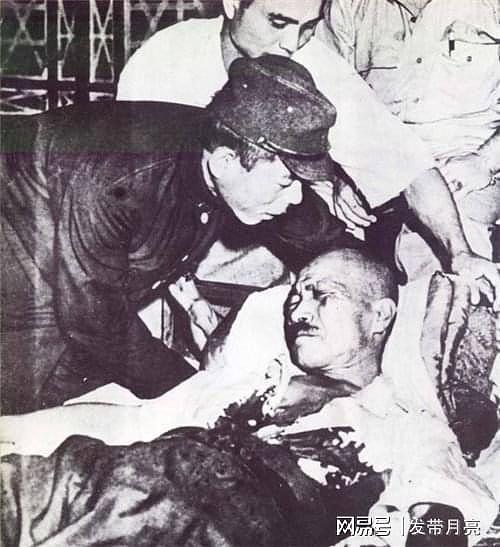 东条英机绞刑全程：行刑前瑟瑟发抖，死后满脸泪水，后被美军焚尸 - 3