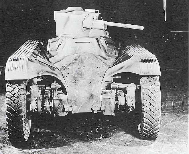 二战“大8轮”：装甲车装甲比坦克还厚，可惜刚造好，法军就降了 - 9