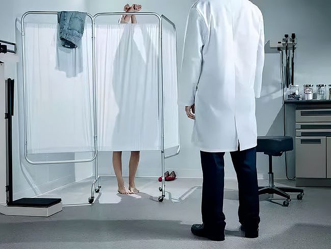 拍X光片时，19岁女孩被要求脱光上衣：性侵与治病只隔一层窗户纸 - 9