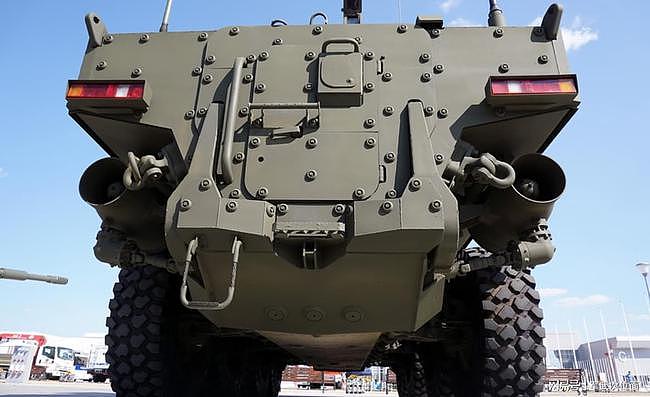 “俄式大八轮”！俄罗斯推出新型轮式装甲车，防护力大幅增强 - 3