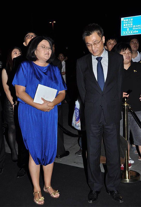 洪晃作为陈凯歌的前妻，感觉文学素养挺高的，穿着普通但气质高级 - 1