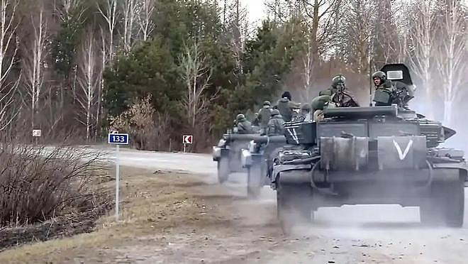 俄军多路包围，乌军士兵却忙着“摆拍”领赏 - 2