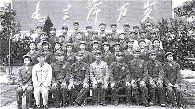 1985年，中央军委原定保留55军，广州军区表示反对，42军成了赢家 - 4