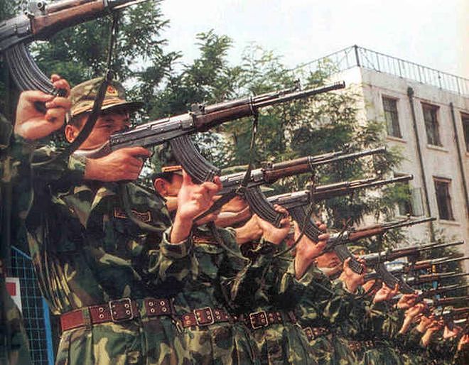 中越战争最好的自动步枪就是它：装备解放军30多年的81式自动步枪 - 23