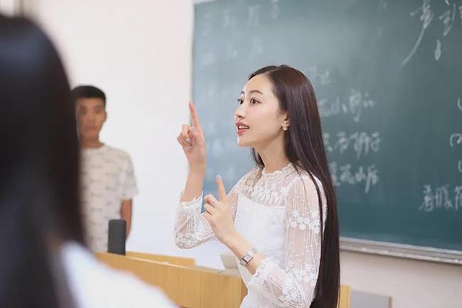 170cm最美女教师，人称小刘亦菲却被家长怒骂整容怪：不配当老师 - 11