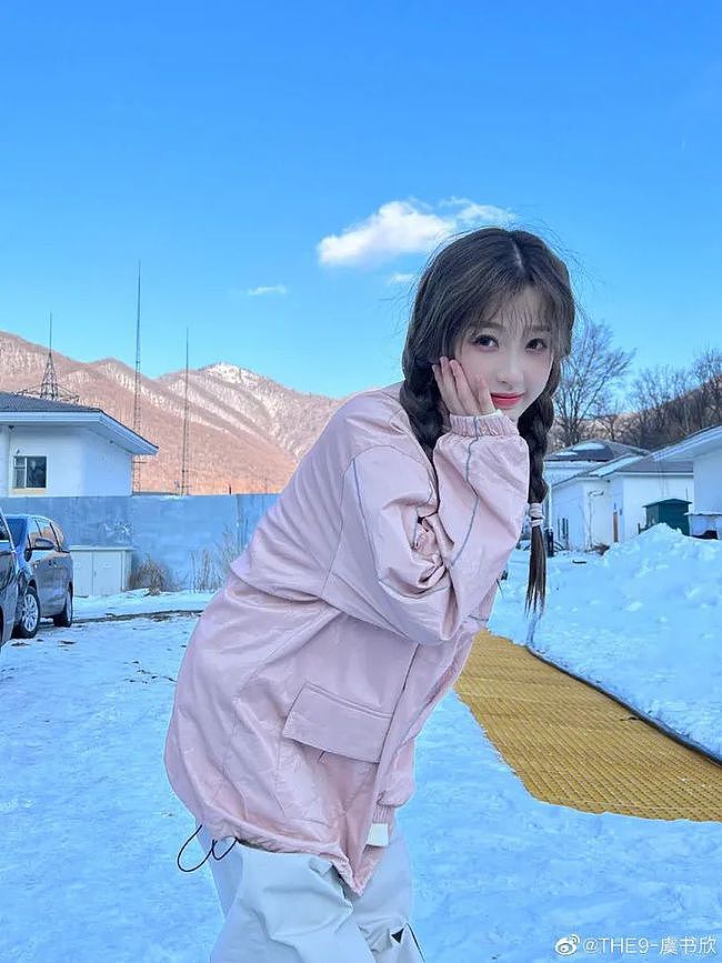 OMG | 虞书欣的雪场拍照pose分解，，空气都能变甜 - 26
