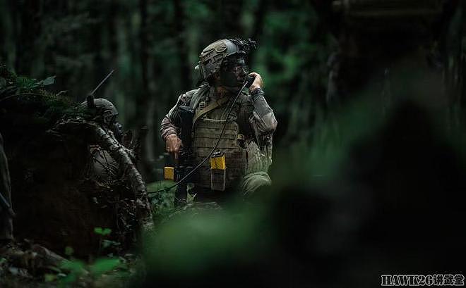 法国第35步兵团反恐训练 深入树林搜剿武装分子 依靠的只有HK416 - 10