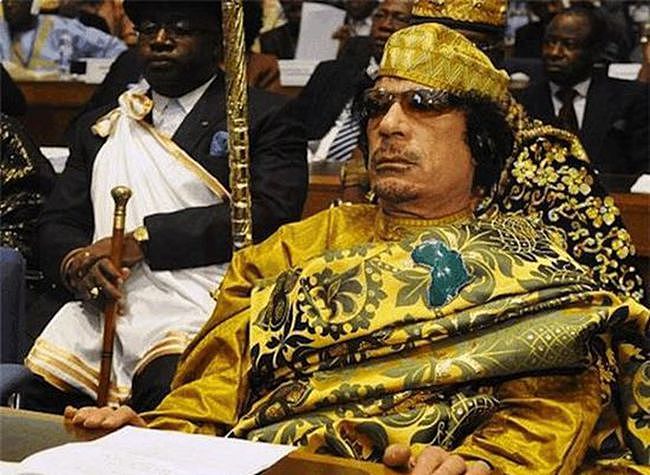 卡扎菲为什么被一群乌合之众民兵打败？2011年10月20日卡扎菲被杀 - 1
