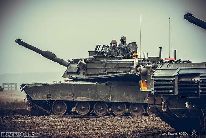 波兰M1A2主战坦克首次实弹射击 美军教官现场指挥 发射训练弹 - 13