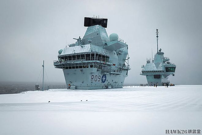 当航空母舰遭遇降雪“威尔士亲王”号如何扫雪？人工机器齐上阵 - 1