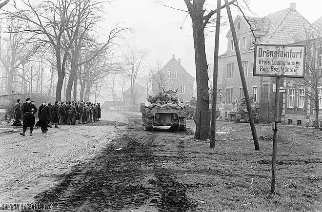 1945年 美军第2装甲师车队穿过德国腹地 只希望尽快结束这场战争 - 10