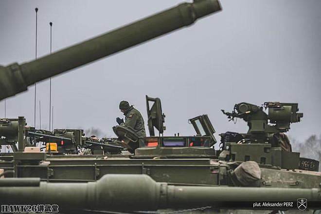 波兰M1A2主战坦克训练照 开始新阶段学习 美军人员负责保驾护航 - 18