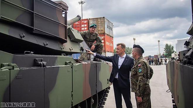 波兰接收第一批二手M1A1坦克 盘点近年来波兰军购的大手笔合同 - 12
