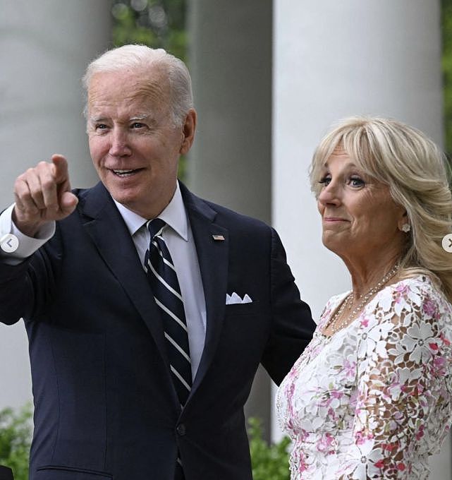 70岁美国第一夫人欢迎墨西哥总统夫妇！穿镂空花裙太嫩，扮成少女 - 8