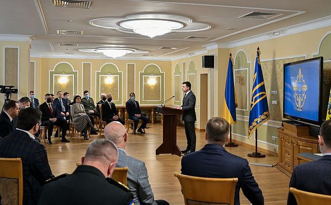 “戏子误国”的真实写照 乌克兰总统最新讲话承认被西方抛弃 - 1