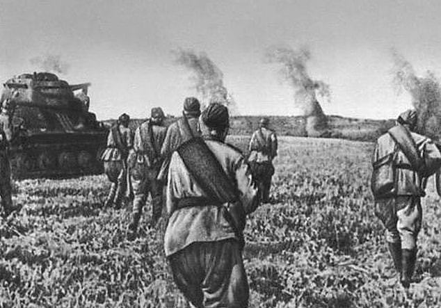 苏联元帅库利克，视察前线却被击落，迫降后又掉进包围圈 - 7