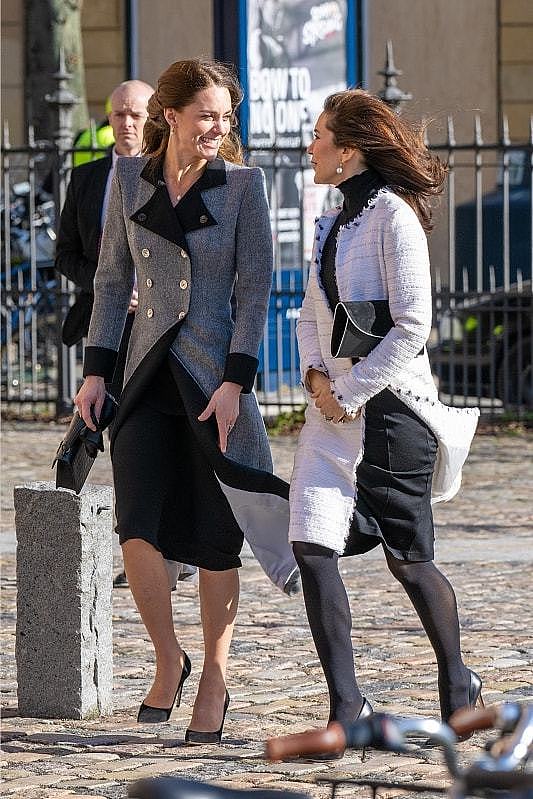 凯特王妃和丹麦王妃同框站着，相差10岁气质不相上下，穿搭好优雅 - 5