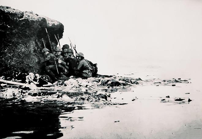 1941年，日军特种小队潜水偷袭，排长布下一个陷阱，痛歼日军 - 8