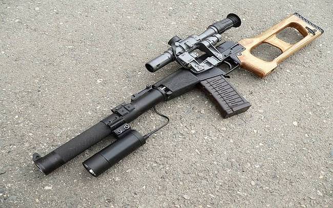 它是AK47突击步枪的放大版本：SVD狙击步枪 - 4