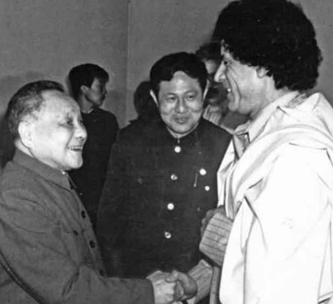 1982年卡扎菲访华：态度傲慢，带女保镖会见邓公，邓小平：别理会 - 10