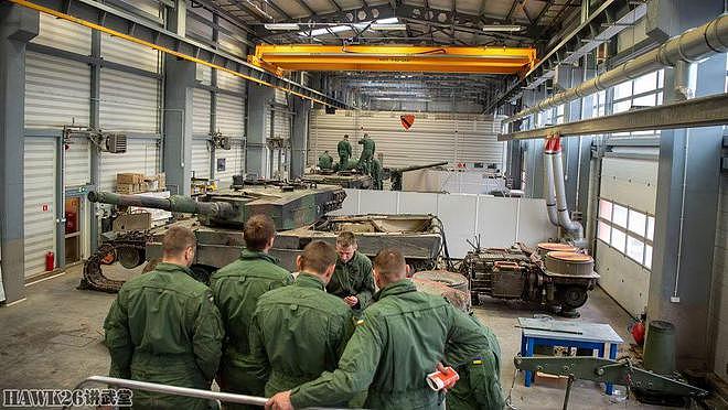 波兰总统视察第10装甲旅 正培训乌克兰士兵 掌握豹2坦克操作技能 - 17