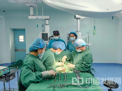 “连续10个小时4台大手术”丽水援疆医生黄玲聪争分夺秒与死神赛跑的一天 - 2