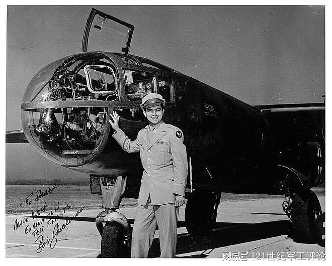 B-2轰炸机参加葬礼飞行：送别美国空军传奇试飞员 - 5