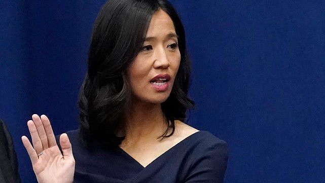 波士顿首位华裔女市长就职典礼！穿黑裙亮相太美，一家四口太温馨 - 4