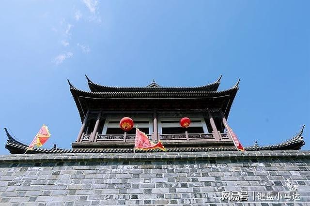 安徽凤阳有一座标志建筑，历史悠久，独具特色，还能俯揽城市美景 - 2
