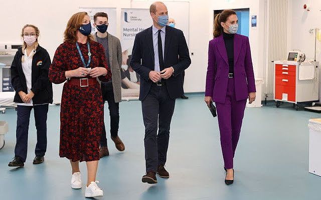 凯特也学梅根的浮夸风？穿紫色套装太显老，款式老旧不如梅根时髦 - 6