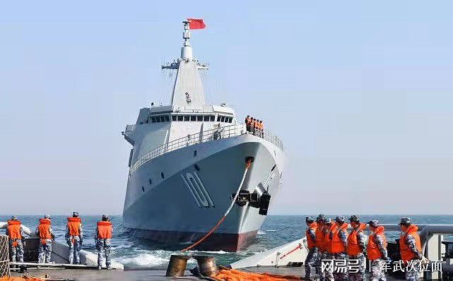 锋芒毕露，055万吨大驱，中国海军远洋作战走向深蓝的旗舰 - 3