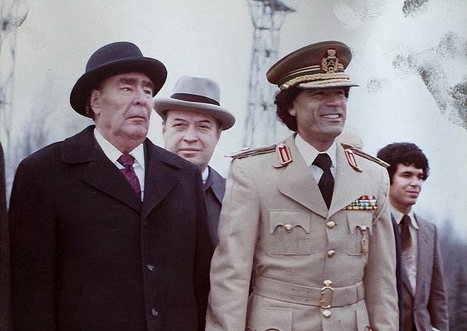 1982年卡扎菲访华：态度傲慢，带女保镖会见邓公，邓小平：别理会 - 13
