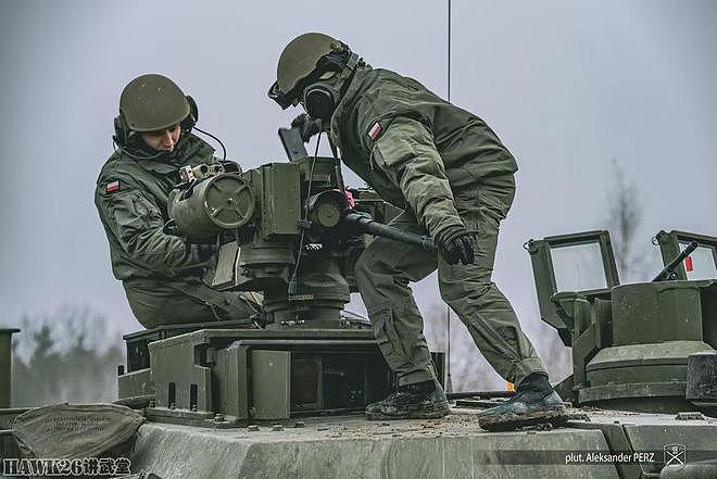 波兰M1A2主战坦克训练照 开始新阶段学习 美军人员负责保驾护航 - 5
