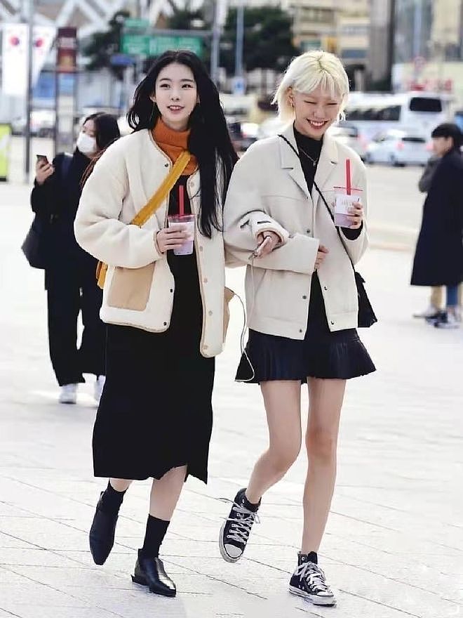 天气暖和之后穿穿短裙吧，韩国街头有不少人穿，又时尚又显年轻 - 2
