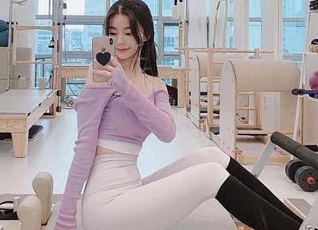 24岁韩国小姐姐，多年瑜伽练出迷人身线，纤细美腿引起网友羡慕 - 2