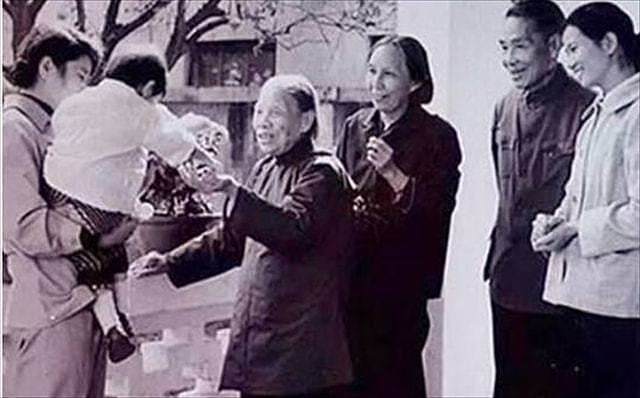 1990年，李宗仁发妻过百岁宴，儿子泣不成声：她守了70年的活寡！ - 5
