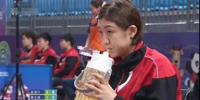 奥运冠军陈梦台下竟是萌妹！喝饮料像小松鼠，同款超大水杯火出圈 - 1