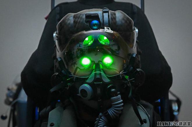 日本空自F-35飞行员在美国试穿个人装备 多功能头盔完全量身定制 - 5